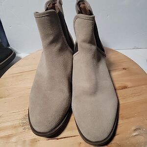 Steve Madden Dares Taupe Women's Suede Slip On Chelsea Ankle Booties Size 9.5